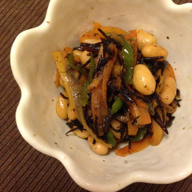 和食でほっこり　ひじきと大豆とありもの野菜の炒め煮