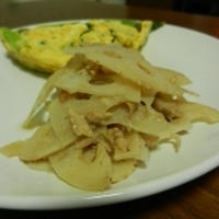 ヤマキ“割烹白だし”を使ってレンコンとツナの炒めもの。