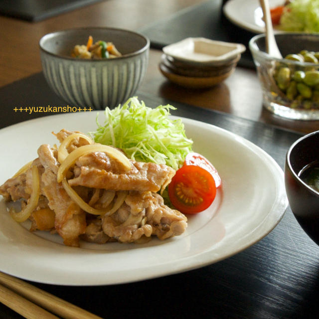 食事中に子どもの左手が出てない、肘をつく、どうしたらいい?