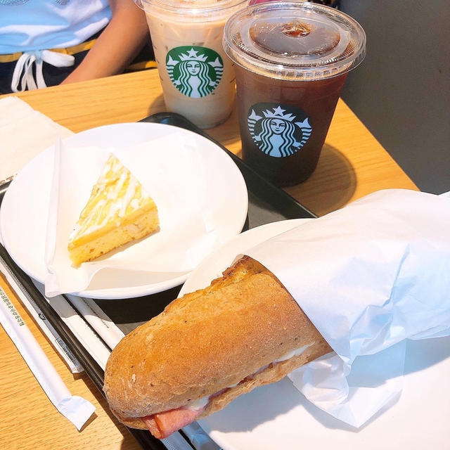スタバで打ち合わせしました〜！！