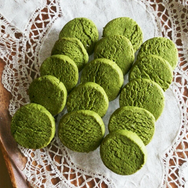 抹茶と大豆粉のサブレと手捏ねで親子ブリエ。
