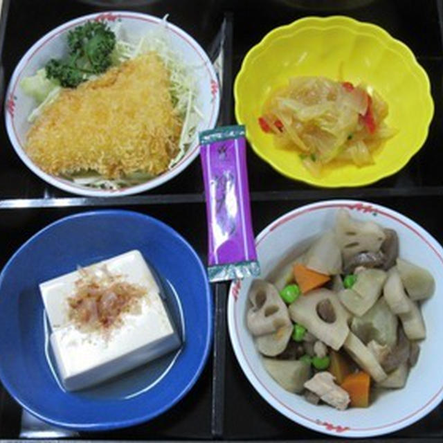 筑前煮とサーモンフライ他のお弁当