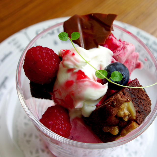 今年のヴァレンタインスイーツ☆　フランボワーズのセミフレッド＆チョコ