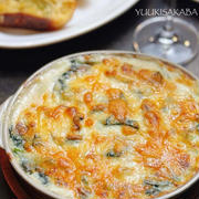 電子レンジで簡単ホワイトソース！濃厚クリーミー♡休日のごちそう♪牡蠣とほうれん草のグラタン♪