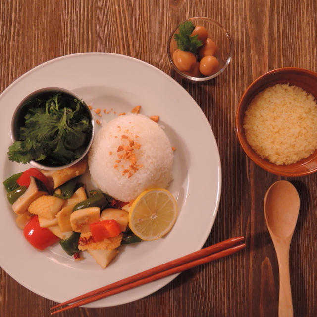 ～タイ風いかのレモングラス炒めとうずらの卵の八角煮～