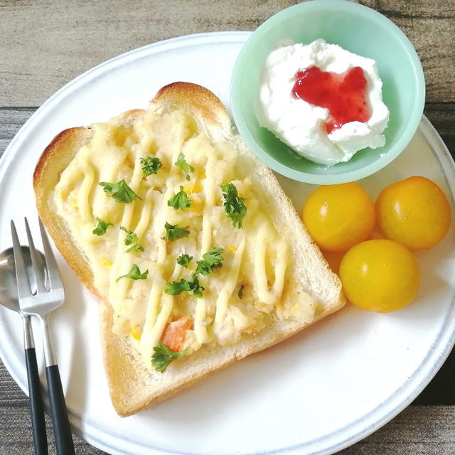 梅雨明けないなぁ…チーズポテトトーストで朝ごはん♪