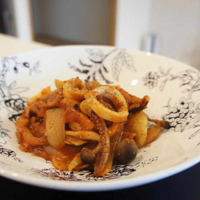 いかと野菜のトマト煮込み