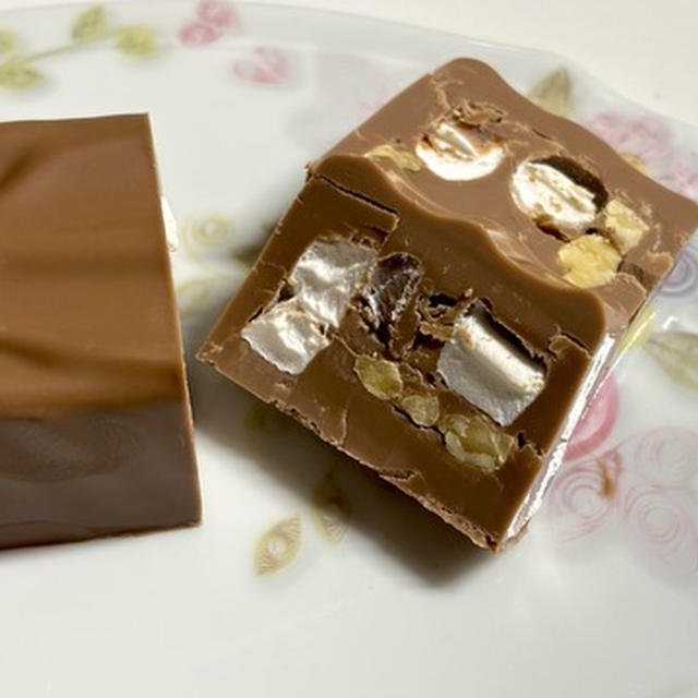 口溶け最高　ロイズ クルマロチョコレート
