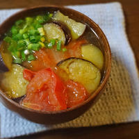 揚げ茄子とトマトの味噌汁