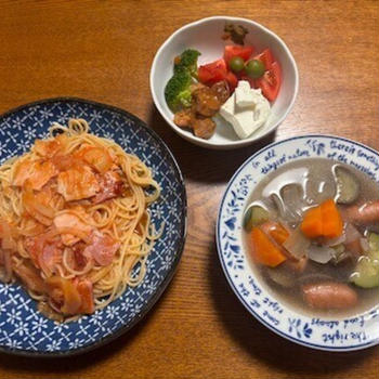 ベーコンと玉ねぎのトマトパスタ