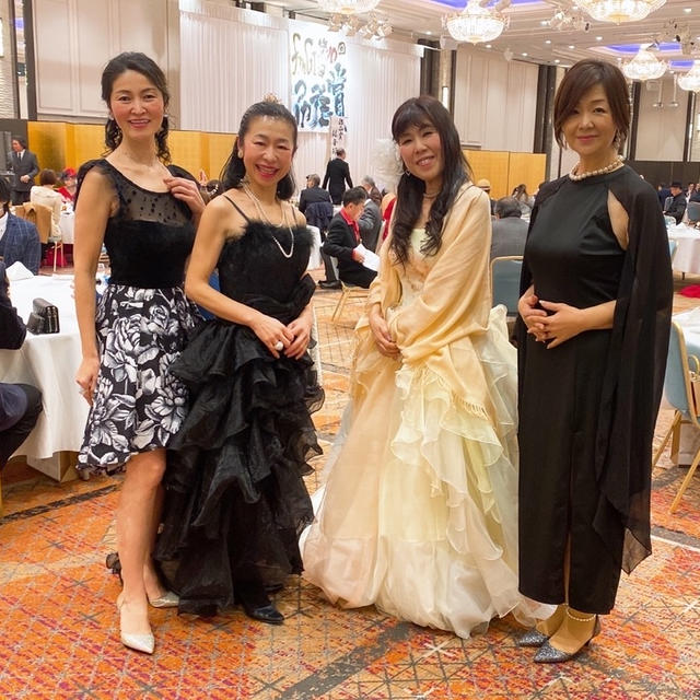 明日は現役モデルポージング＆ウォーキング講師 麻紀子さんです(^^♪