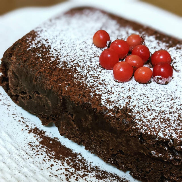 [レンジで作るガトーショコラ] ねっとり濃厚なチョコレートケーキになりました