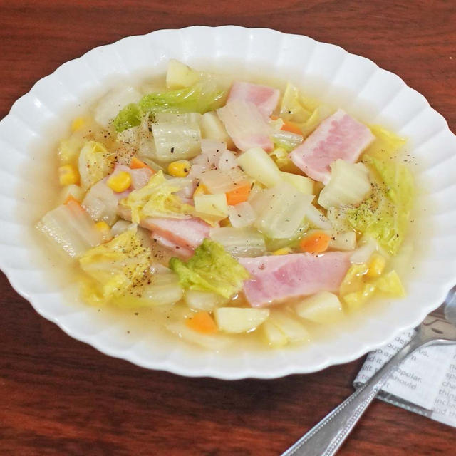 フライパンで簡単10分！ベーコンと白菜のおかず野菜スープ