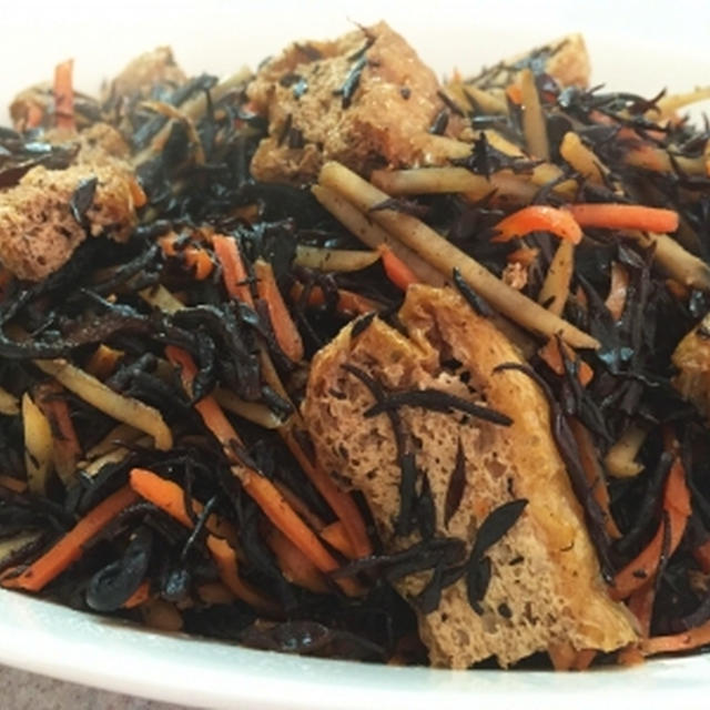 栃尾の油揚げを入れてひじきの炒め煮♪