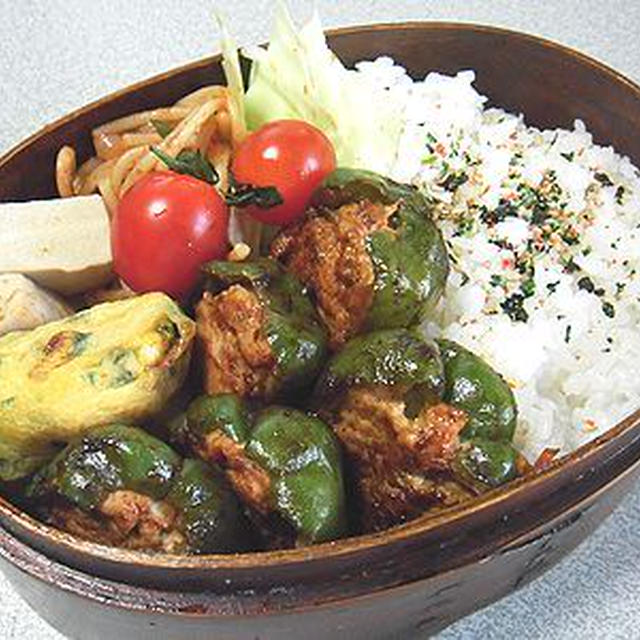 ピーマンの肉詰め弁当。素早いきなこ