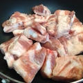 （レシピ）豚なんこつで作るみそ味の鍋