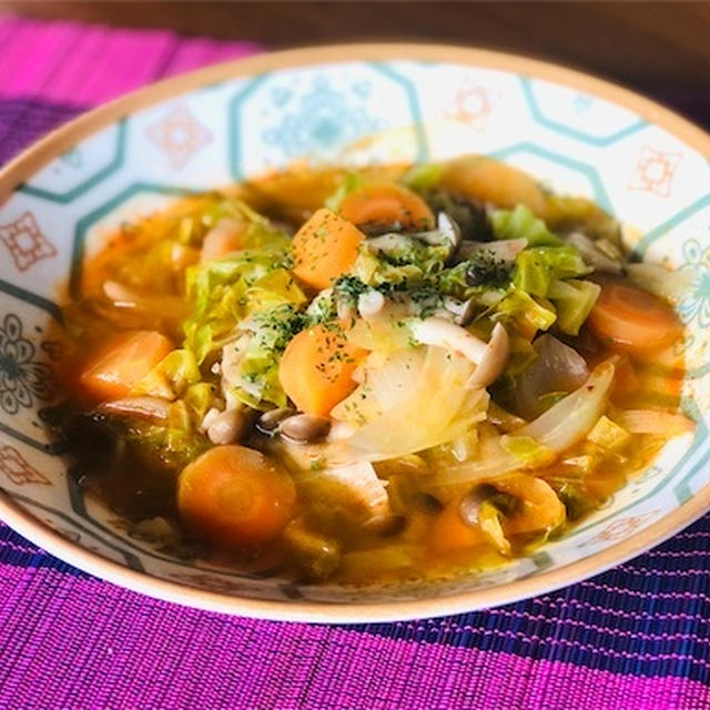 春キャベツと魅惑のハリッサ！ピリ辛野菜スープ
