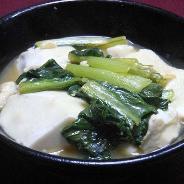熱々、とろりでホッとする〜絹ごし豆腐と小松菜のサッと煮。