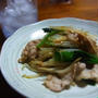 冷蔵庫の余りものでササっとご飯。豚肉ともやしニラ炒め。