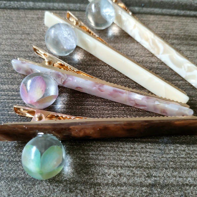 本格キムチをウキウキで買ったけど…失敗してしまった…( ；∀；)とアクセサリー作りに夢中な次女