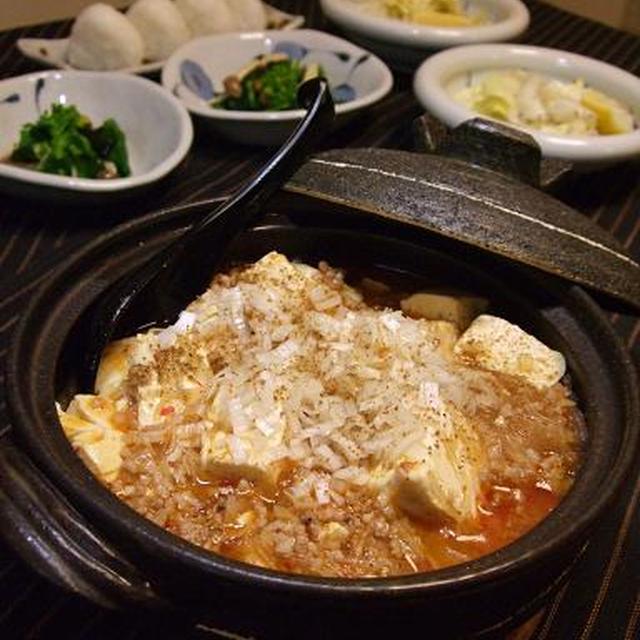 土鍋で麻婆豆腐、ワカメと菜の花のおひたし + お弁当