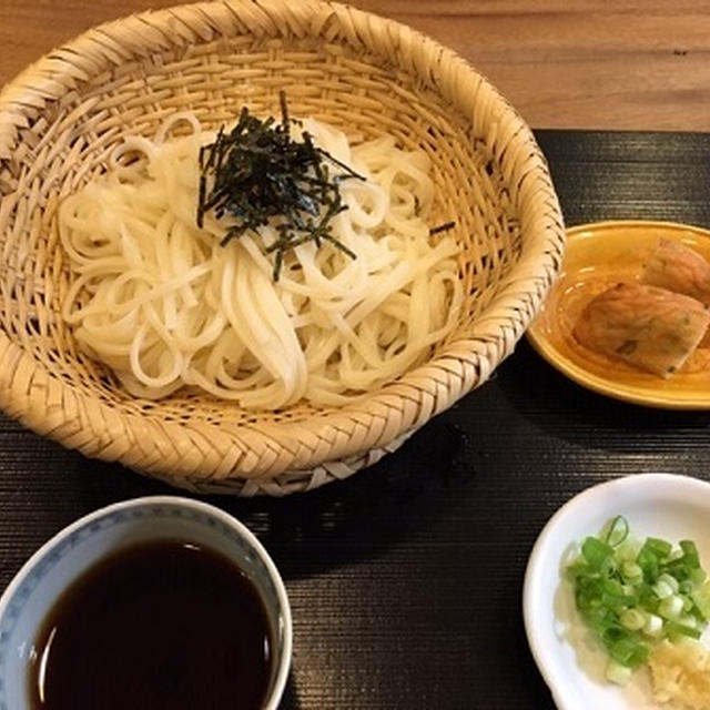 お昼は氷見うどん
