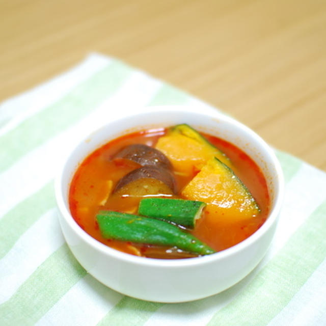 ごろっと野菜の生姜トマトスープ