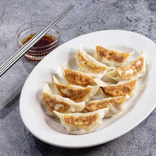 カリっ！じゅわ～がたまらない♡たっぷり白菜のジューシー餃子レシピ