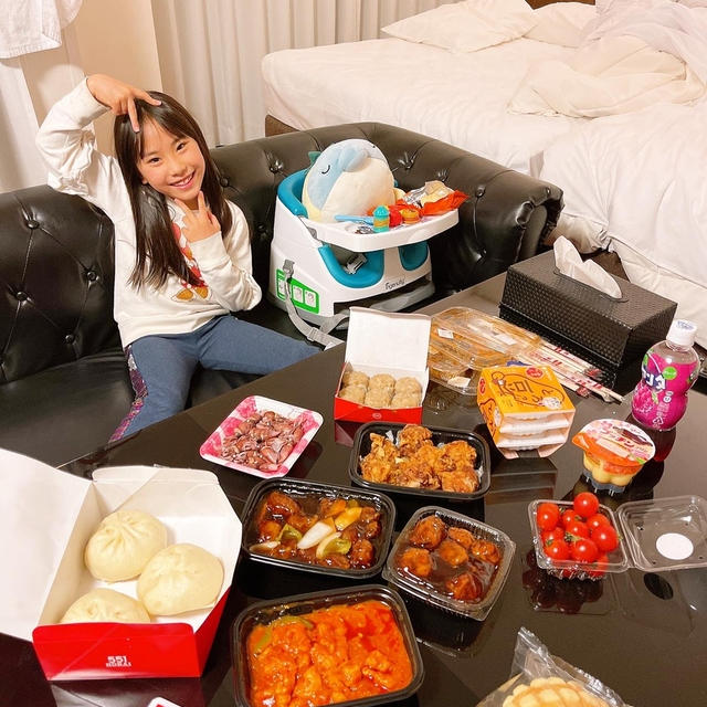 夜ご飯は買ってきた中華を食べました〜！！