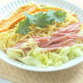 野菜もりもり〜冷やしラーメンりんごのほっぺでラーメンサラダ。