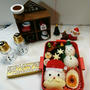 サンタと雪だるまおにぎり弁当セリアで購入した雑貨を並べてクリスマスバージョンカニ...