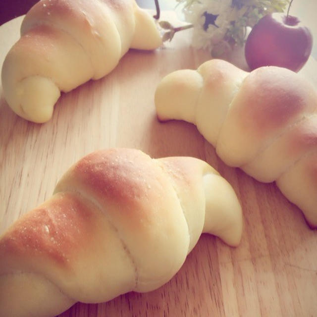 御礼❤︎。と塩パンの少し形変えてみた。とモリモリ食べて。