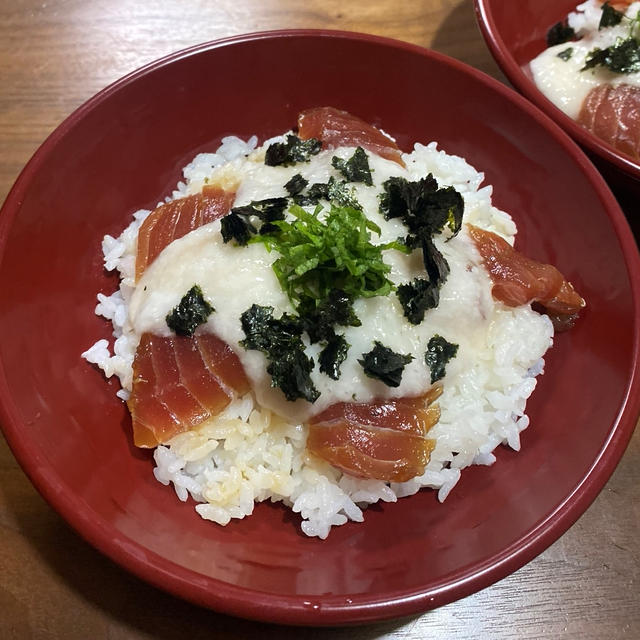 マグロの山かけ漬け丼