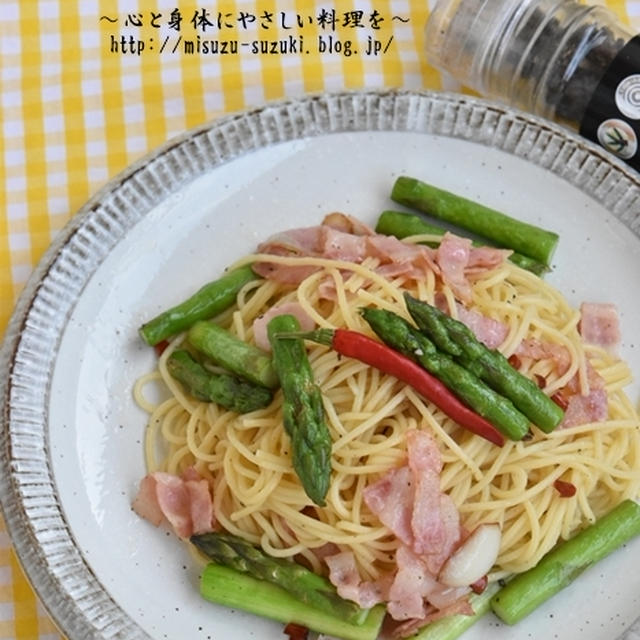 お昼ごはんにオススメ♪アスパラとベーコンのペペロンチーノ