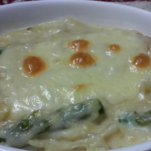 ＜春キャベツの豆乳グラタン＞と＜春キャベツと焼き山芋とキムチのポトフ＞といたずらにゃんず