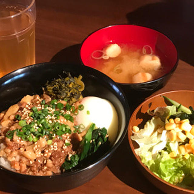 裏なかみ家／品川駅港南口のディープスポットで魯肉飯（ルーロー飯）