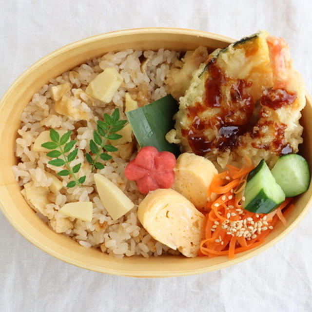 最近の中学生弁当（たけのこご飯に巨大ソーセージのドライカレーなどなど）