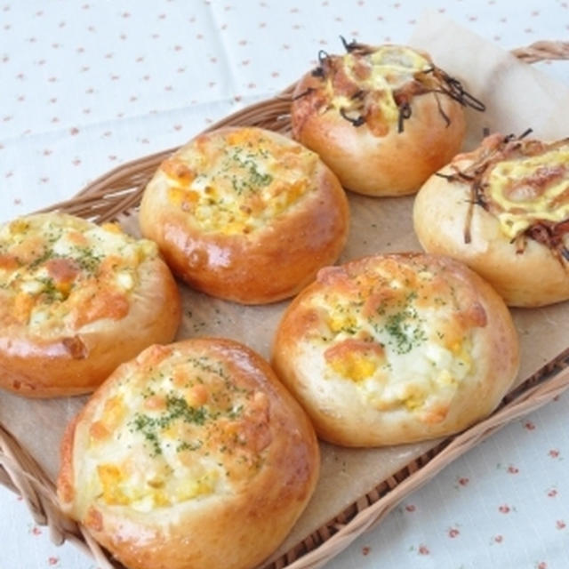 お惣菜パン　チーズ卵＆金平チーズ