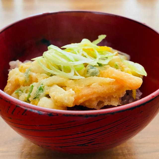 忙しい時のお助けランチは、かき揚げ丼 ！