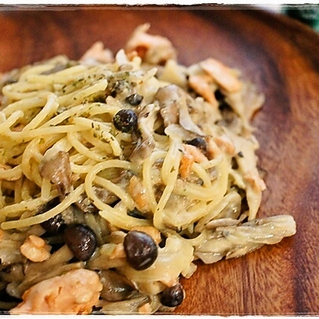 秋のきのこと鮭のクリームパスタ