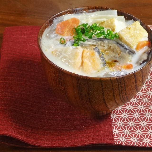 【ダイエットな汁物レシピ】カラダ温まる鮭カマの粕汁