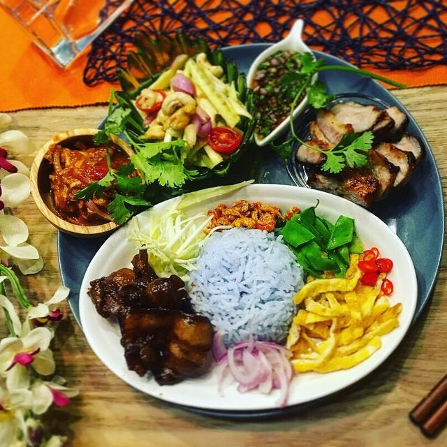 タイ料理>>カオクルックガピ(ข้าวคลุกกะปิ)