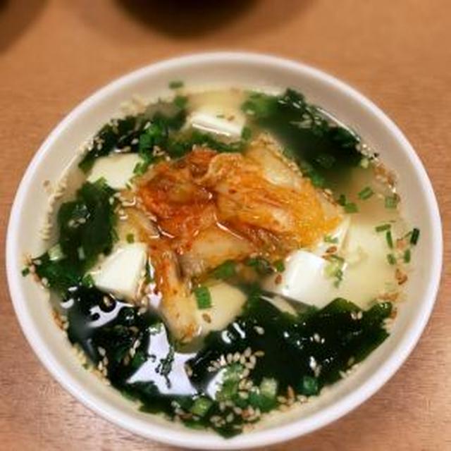 キムチ豆腐入りわかめスープ