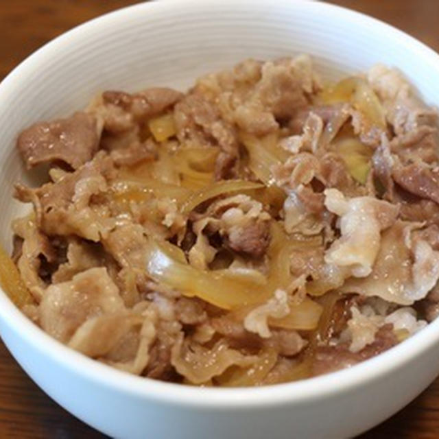 朝昼兼用で自家製「豚牛丼」