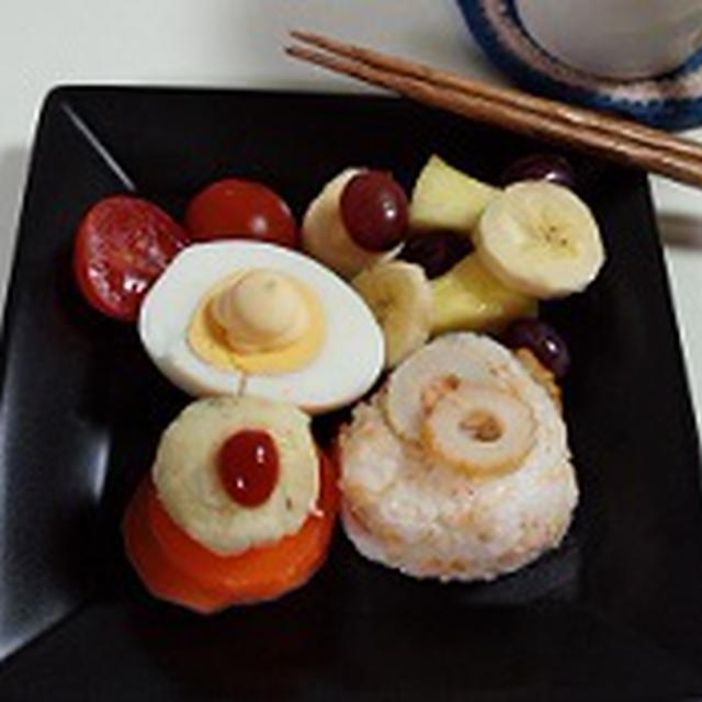 休日の朝ごはん「ちくわおにぎりプレート」