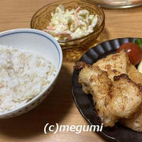 鶏むね肉で塩唐揚げ　液体塩こうじで簡単に作れます。コールスローサラダを添えました。