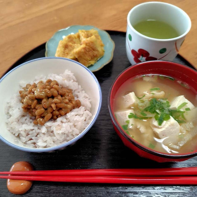 卵焼きと豆腐の味噌汁