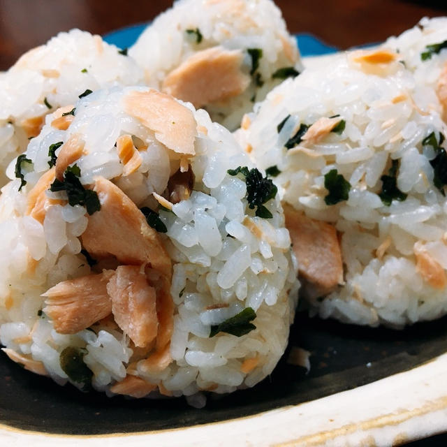 余った調味料を再活用♪塩昆布おにぎり