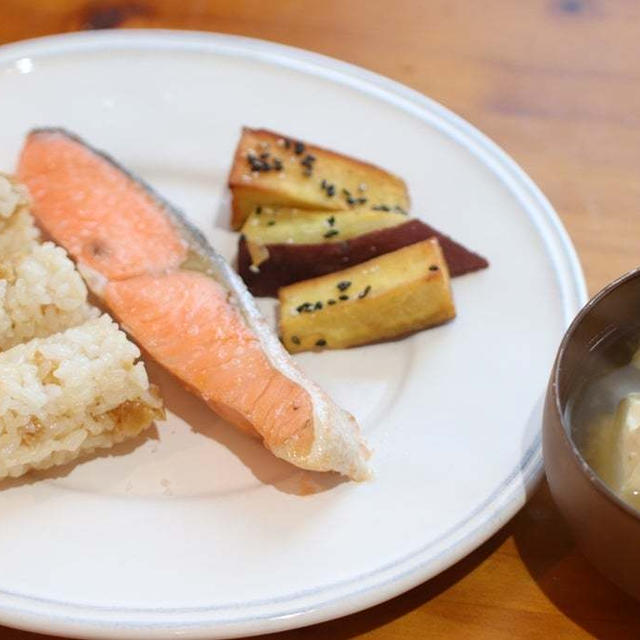稲荷おにぎりで朝ご飯＼(^o^)／