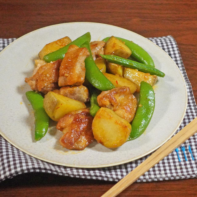 ピリッと激うま！ 6分で簡単 鶏じゃがとスナップえんどうの豆板醤味噌炒め